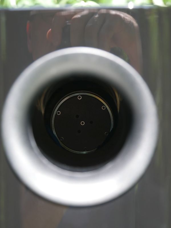 Bassreflexrohr der Dynaudio Contour 20 black edition